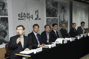 소장사진전II ｢시선·기록·역사 : 민주화의 길｣ 개막식 및 사진가 초청 좌담회 개최