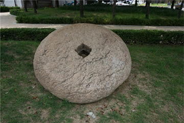 창원시립마산박물관 몽고정 맷돌