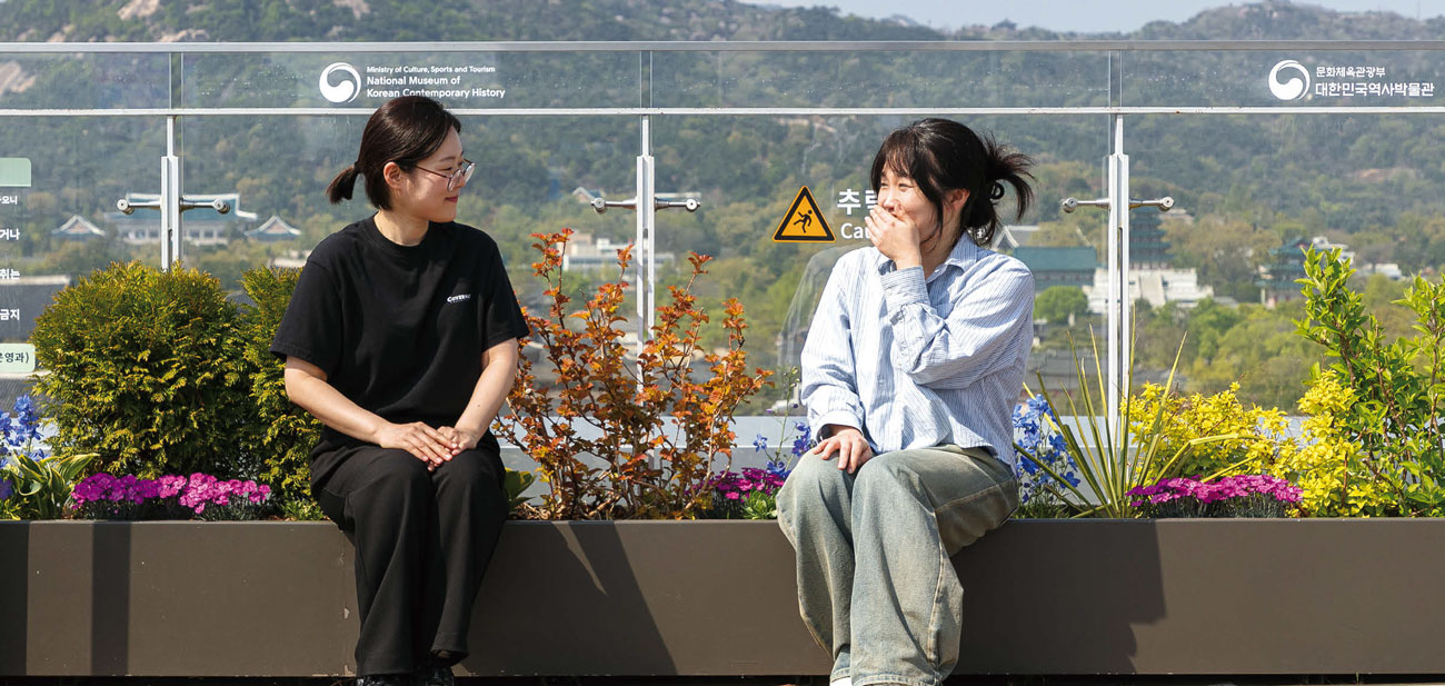 (왼쪽부터) 이수재·박지은 학예연구원 (왼쪽부터) 이수재·박지은 학예연구원