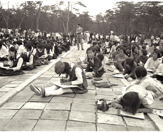 1970년 여주에서 열린 한글날 기념 백일장 대회(출처: 여주박물관) 1970년 여주에서 열린 한글날 기념 백일장 대회(출처: 여주박물관)