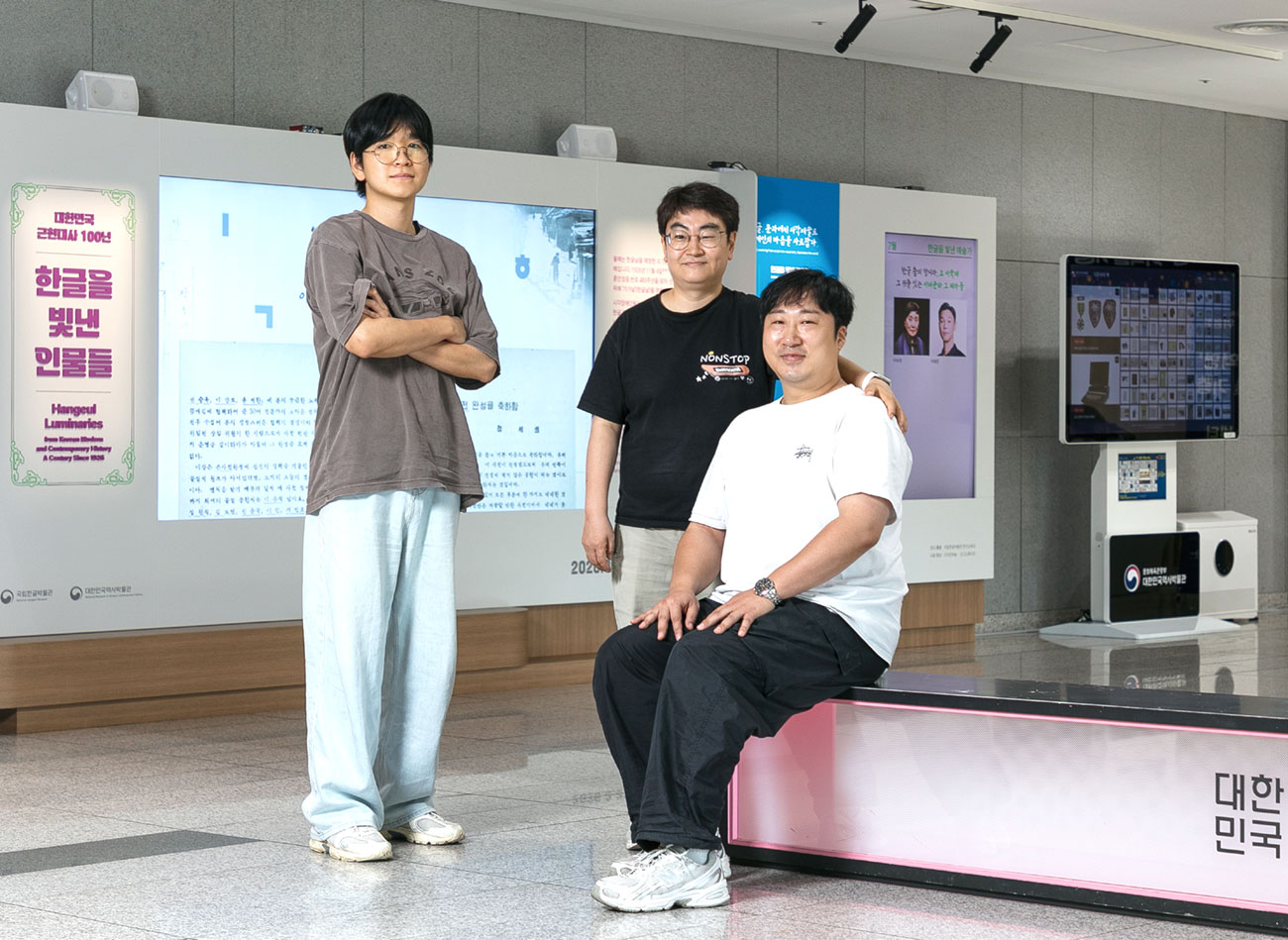 (왼쪽부터) 이동규 주무관, 김주현 전산연구원, 손윤승 전산연구원 (왼쪽부터) 이동규 주무관, 김주현 전산연구원, 손윤승 전산연구원