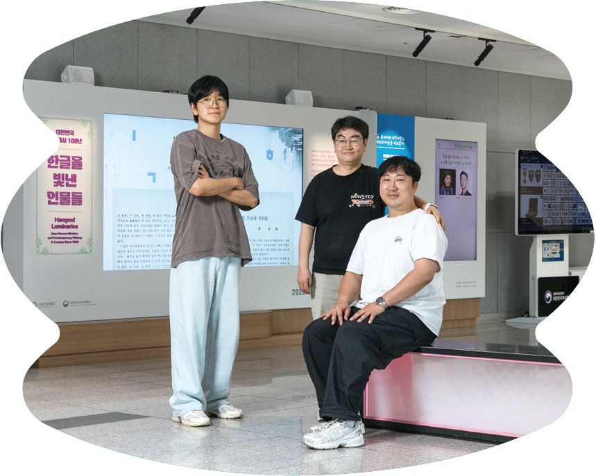(왼쪽부터) 이동규 주무관, 김주현 전산연구원, 손윤승 전산연구원 (왼쪽부터) 이동규 주무관, 김주현 전산연구원, 손윤승 전산연구원